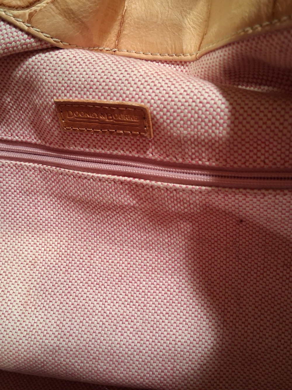Dooney And Bourke Beige Croc-Embossed Shoulder Bag with Silver-Tone Hardware - Picture 4 of 9